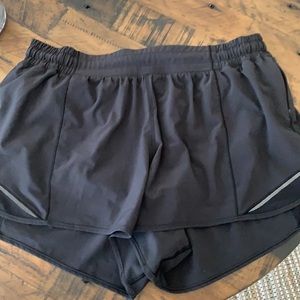 Lululemon Hotty Hot 2.5 inch